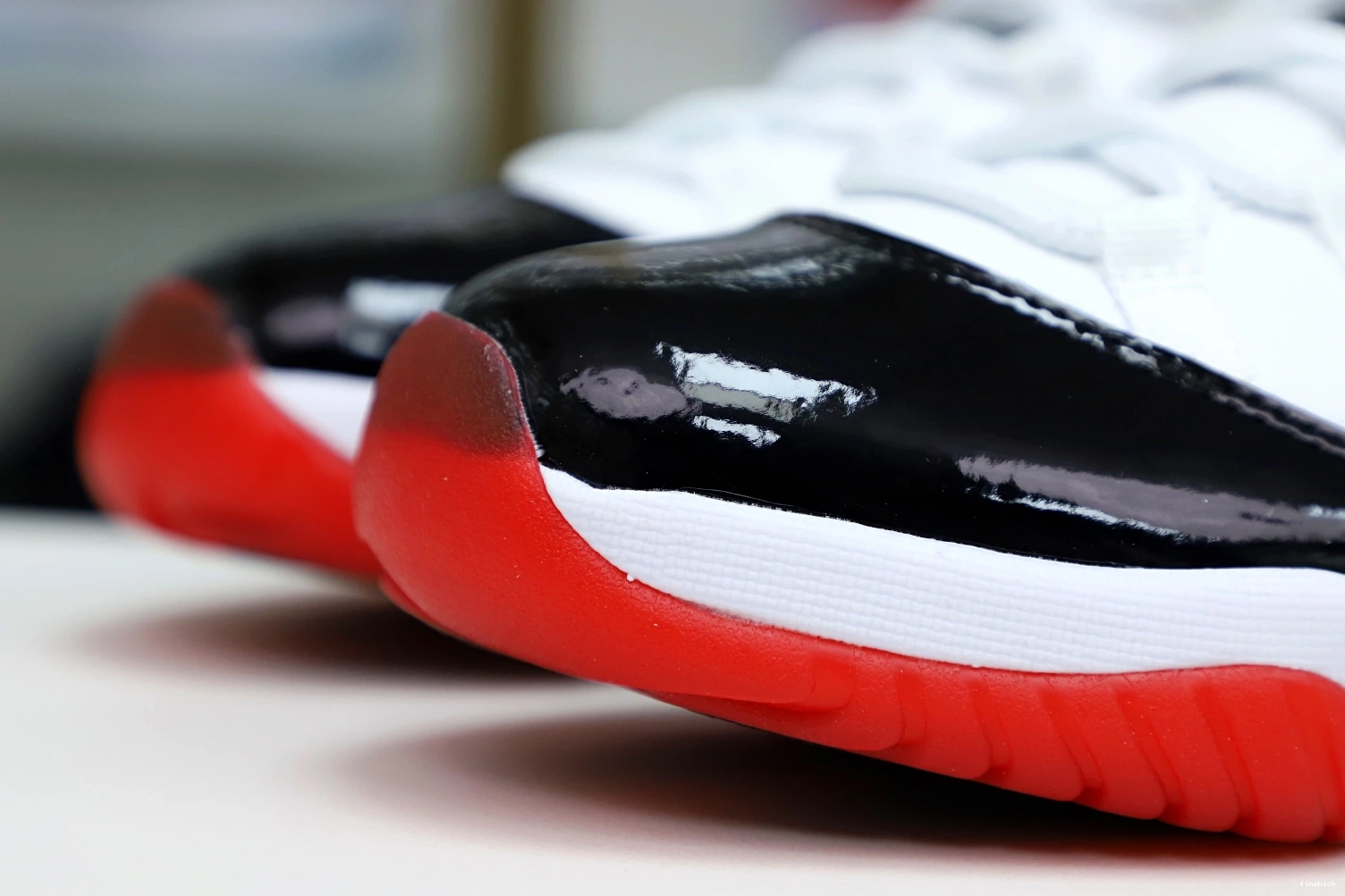 11 LOW BRED AIR WHITE JORDAN 0128